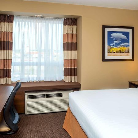 Microtel Inn & Suites By Wyndham Red Deer Bagian luar foto