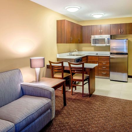 Microtel Inn & Suites By Wyndham Red Deer Bagian luar foto