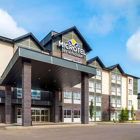 Microtel Inn & Suites By Wyndham Red Deer Bagian luar foto