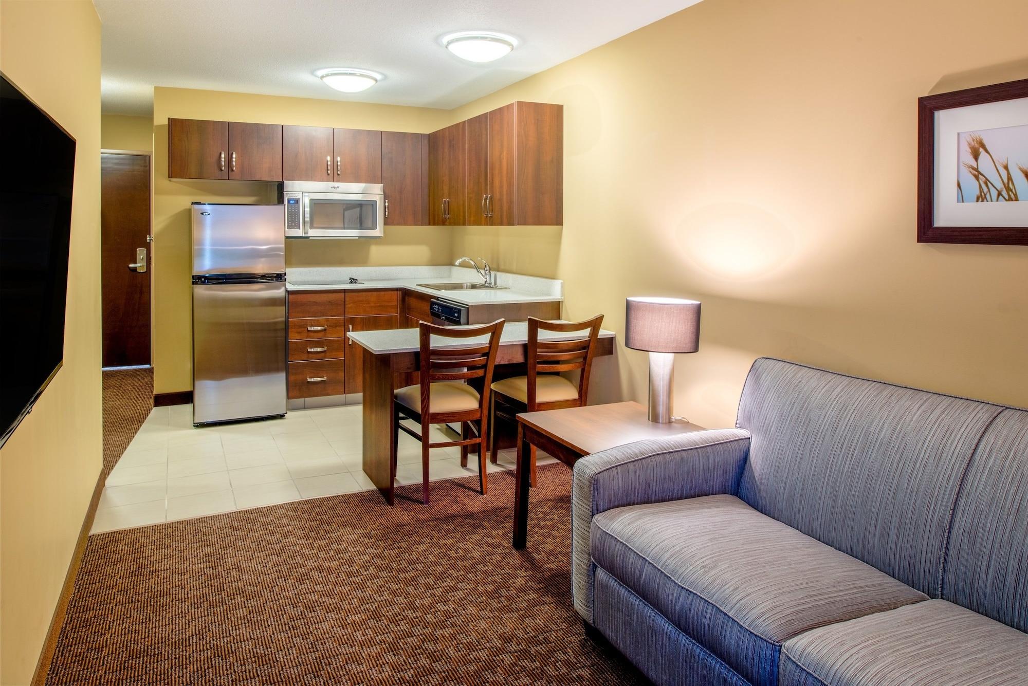 Microtel Inn & Suites By Wyndham Red Deer Bagian luar foto