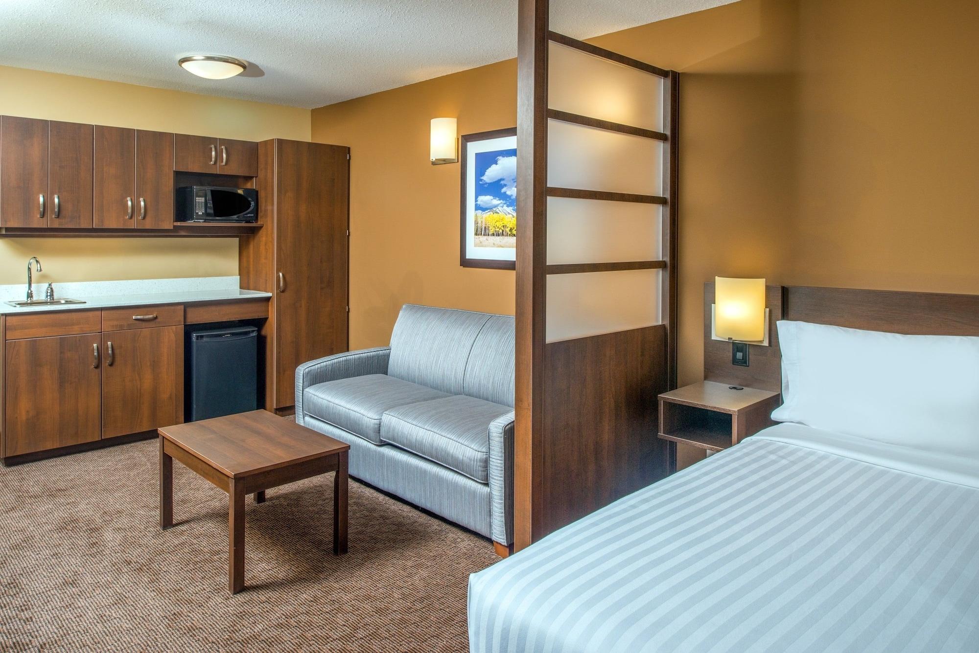 Microtel Inn & Suites By Wyndham Red Deer Bagian luar foto