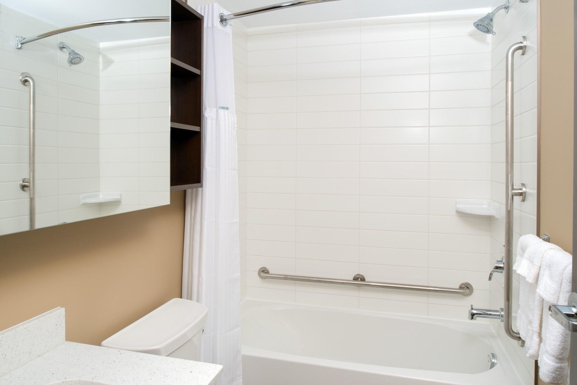 Microtel Inn & Suites By Wyndham Red Deer Bagian luar foto