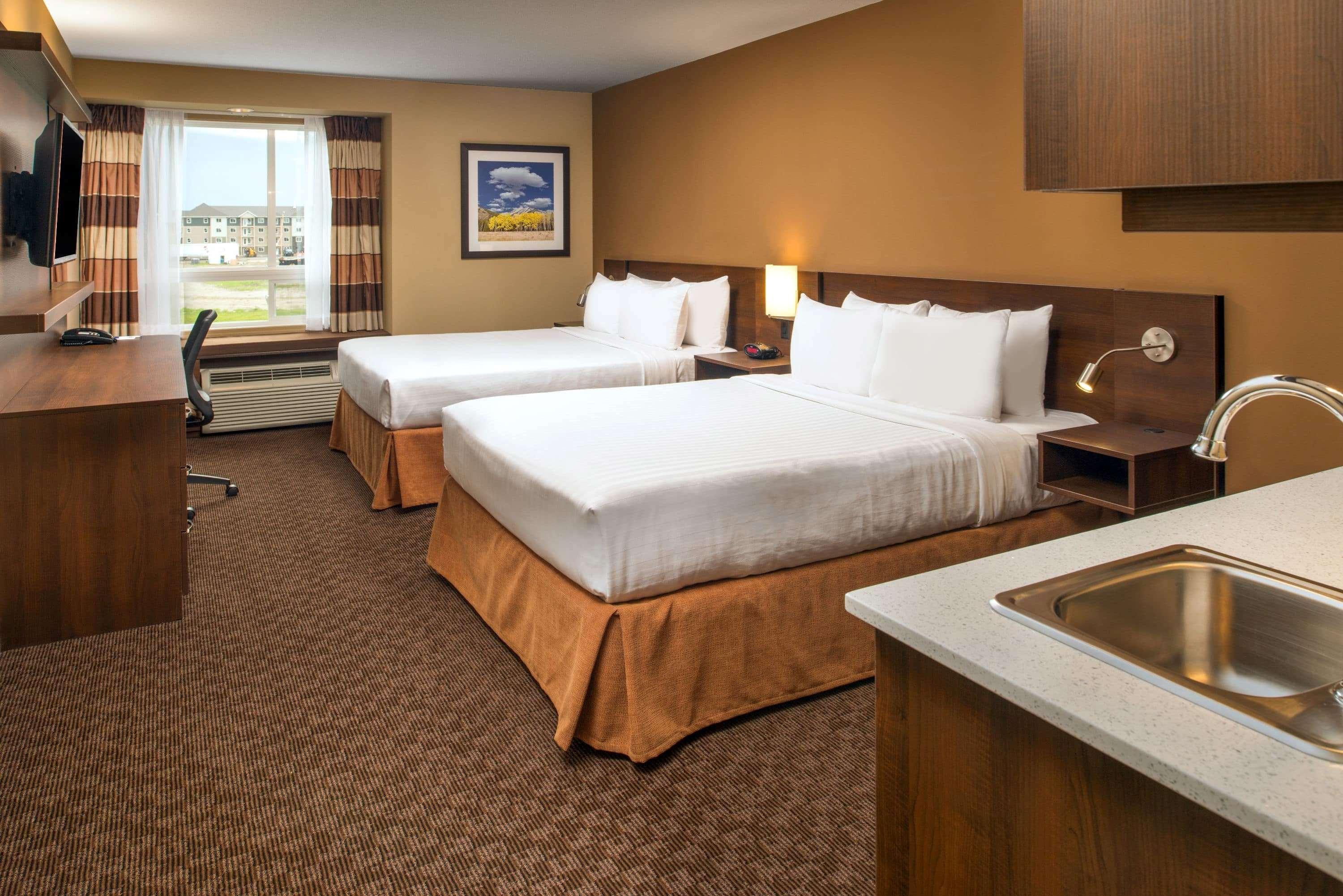 Microtel Inn & Suites By Wyndham Red Deer Bagian luar foto