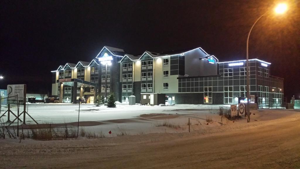 Microtel Inn & Suites By Wyndham Red Deer Bagian luar foto