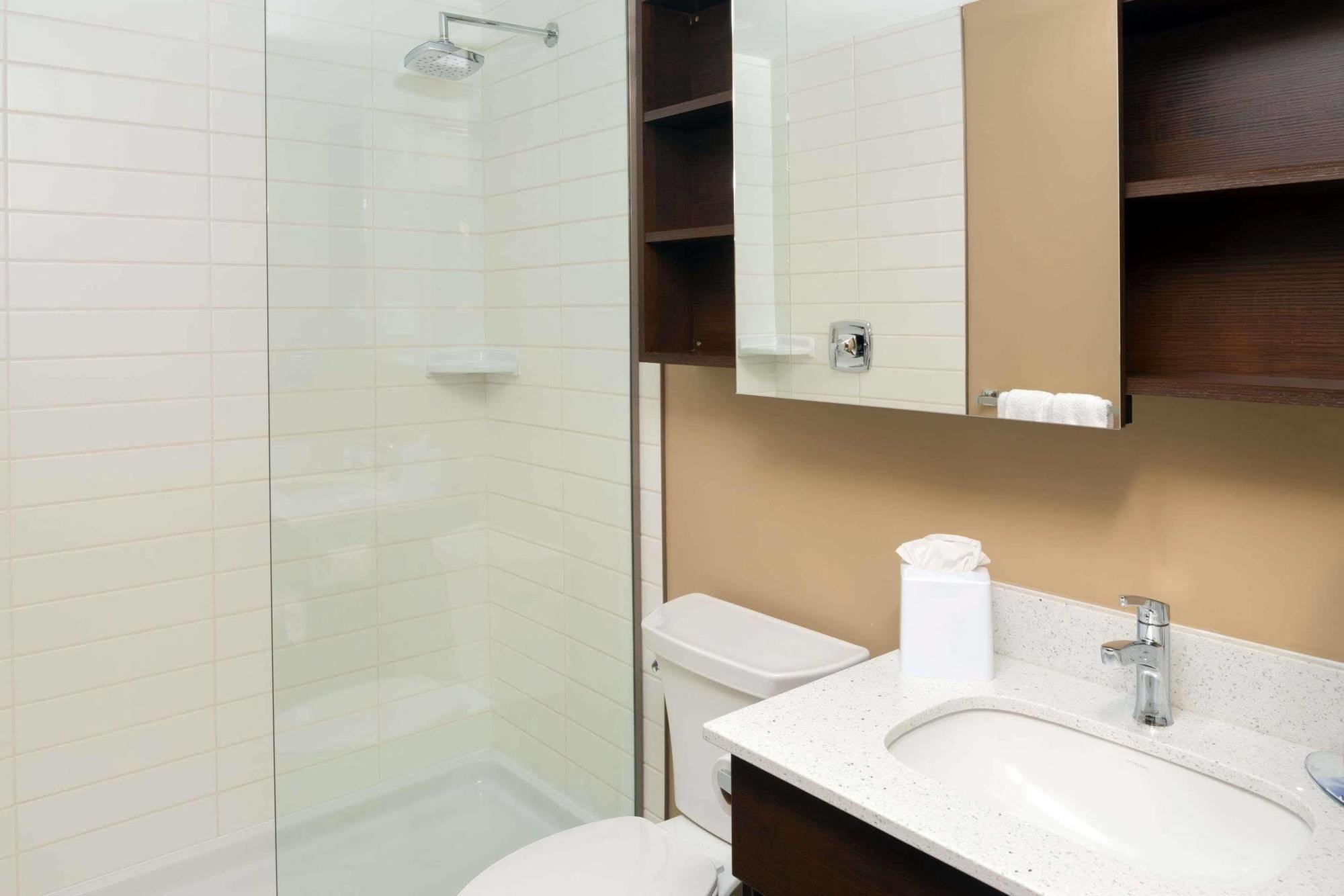 Microtel Inn & Suites By Wyndham Red Deer Bagian luar foto